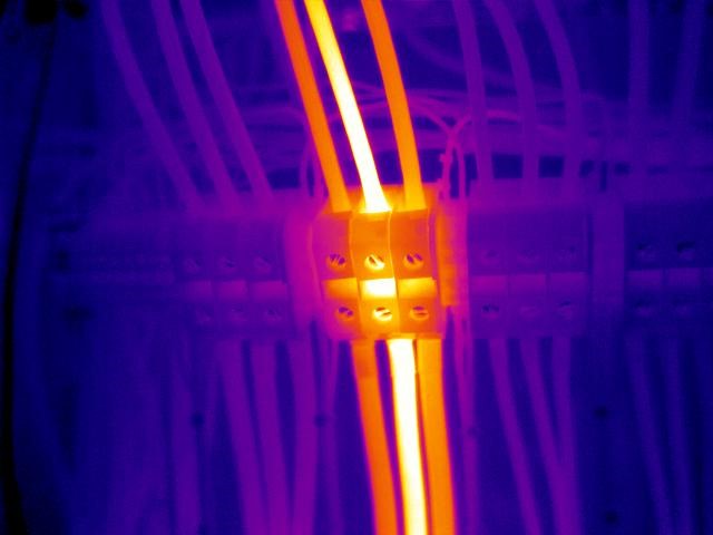 thermal imaging inspection to electrical equipment